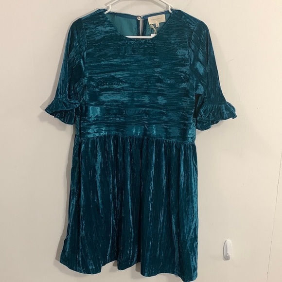 MELLODAY Dresses & Skirts - Melloday Velvet feel Ruffle Sleeve Mini Dress in Teal, Size small NWT